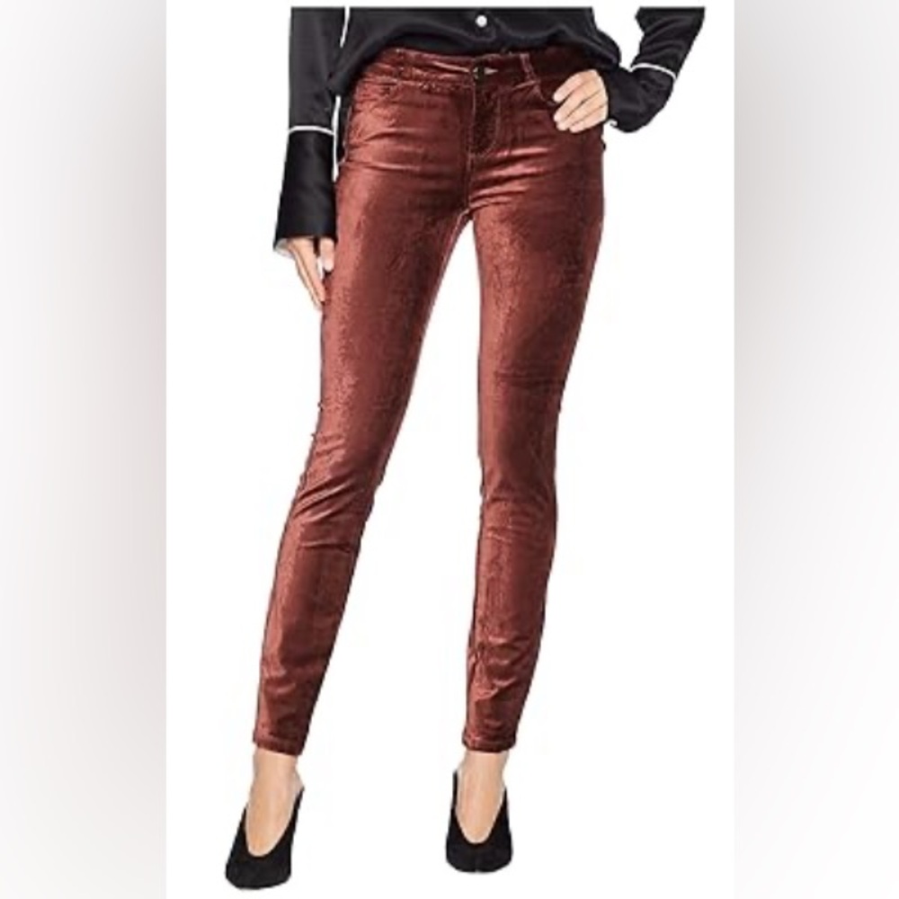 Paige’s ‘verdugo’ velvet pants